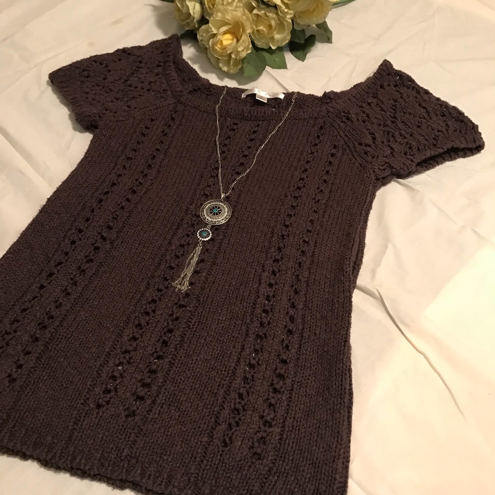 SHORT SLEEVE KNITTED SWEATER